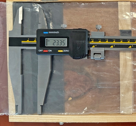 S593: Dig.-Messschieber 300 x 90 mm, mit Spitzen